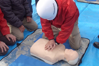 AEDを使った救命訓練