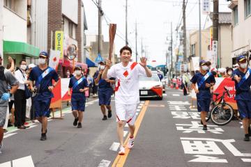 聖火ランナー鈴木悠斗さんの写真