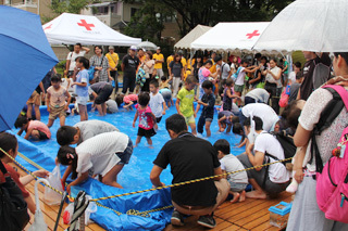 祭りの様子の写真です