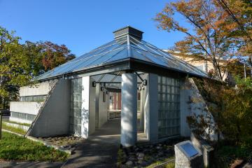 公衆トイレ四季楽の外観