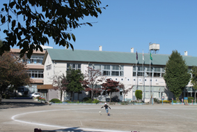 東小学校木造校舎の写真