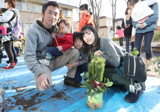 完成した門松と参加者3
