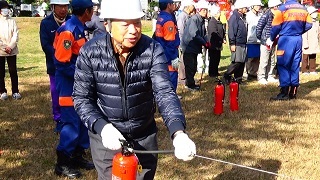 放水する姿