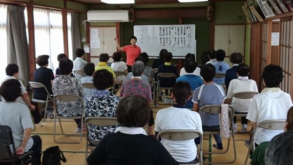 健康づくりの話を聞いている様子