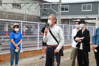 山崎山で活動する八木橋さん