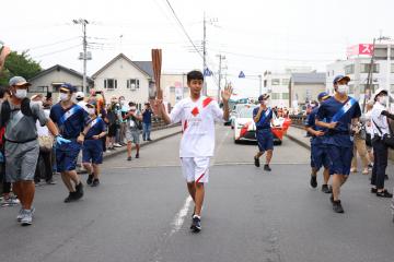 聖火ランナー鈴木楓人さんの写真