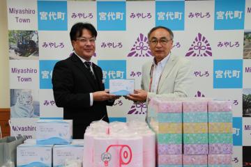 寄贈品受け渡し