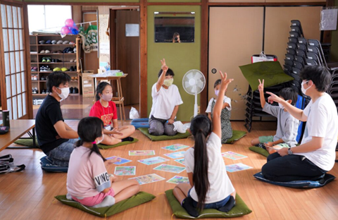 地域の集会所が夏休みの勉強や遊びをする場
