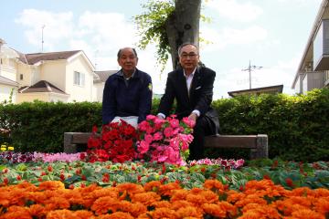 有限会社竹内園芸取締役竹内勝氏と新井町長