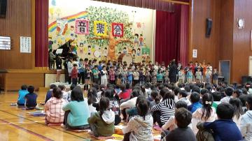 校内音楽会の写真
