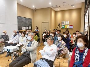 話をきいている様子