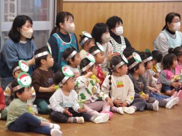 サンタさんに釘付け