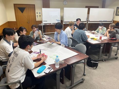 昨年度の二十歳のつどい実行委員会の様子1