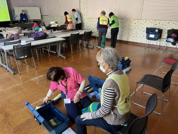体の不自由な高齢者体験の様子