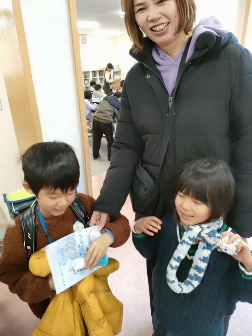 学童での配布写真2