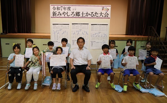 低学年の部 入賞チームの集合写真