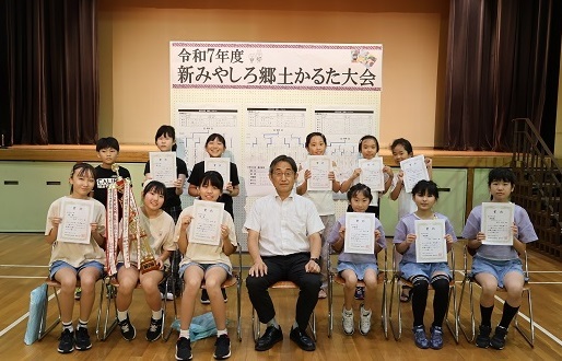 高学年の部 入賞チームの集合写真