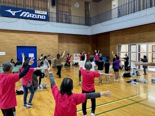 リズム体操を実施