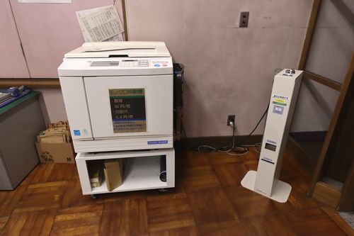 カラーコピー機