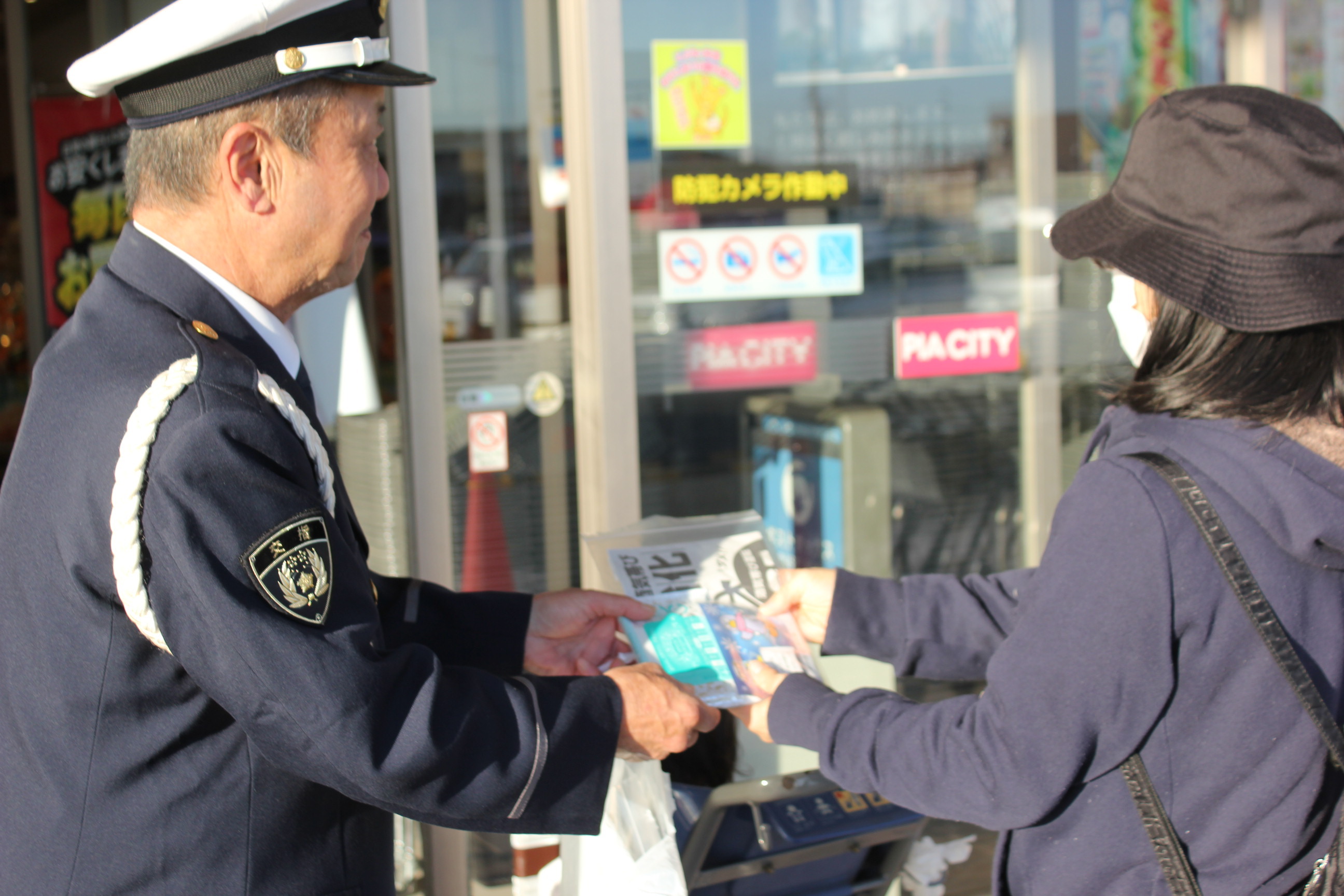 令和6年冬の交通事故防止運動の様子