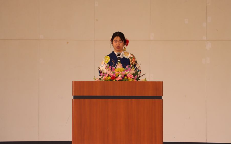 参加者代表のことばを述べる名取さん