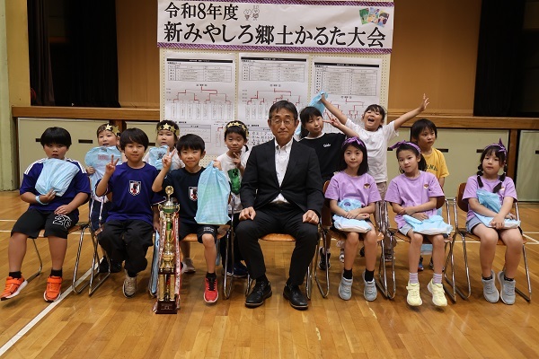 低学年の部 入賞チームの集合写真