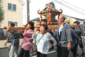 躍動感ある大人神輿